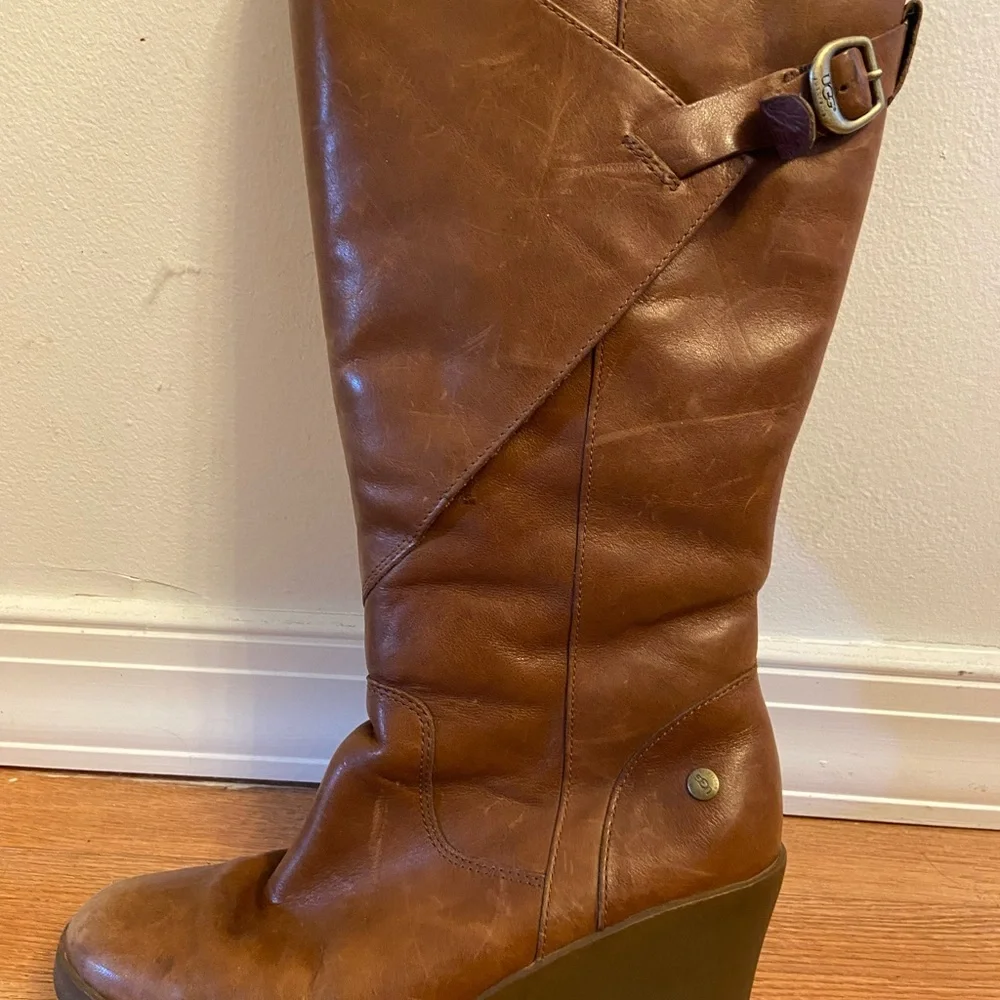 UGG Brown Wedge Shoes with Stylish Design - Picture 3 of 4